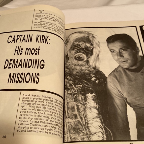 Star Trek Enterprise Command Book - Picture 9 of 14